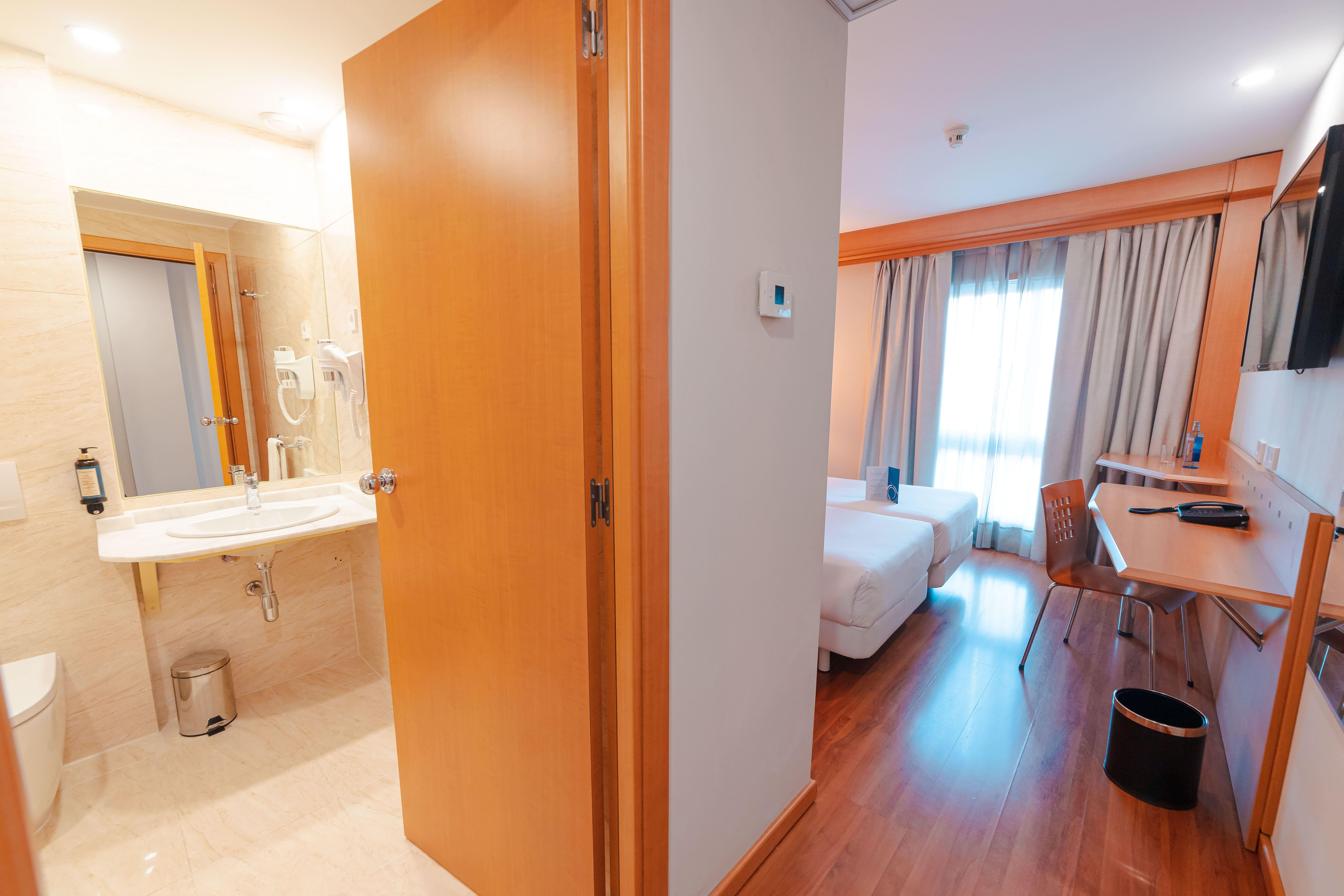 Hotel Monte Rozas ลัสโรซัส เด มาดริด ภายนอก รูปภาพ