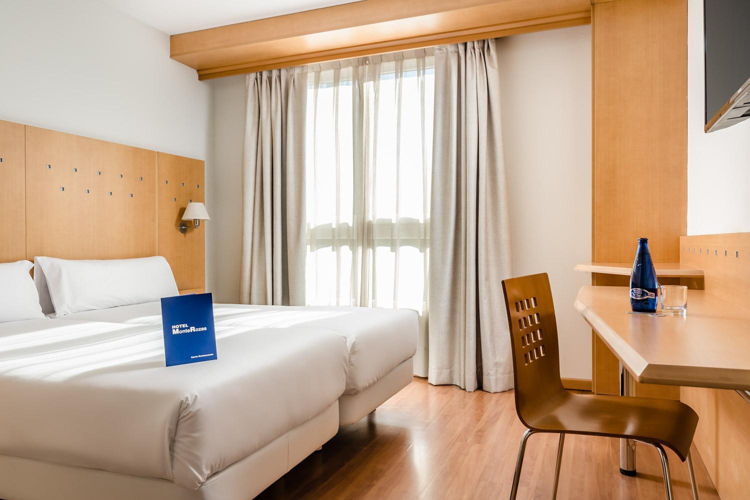 Hotel Monte Rozas ลัสโรซัส เด มาดริด ภายนอก รูปภาพ
