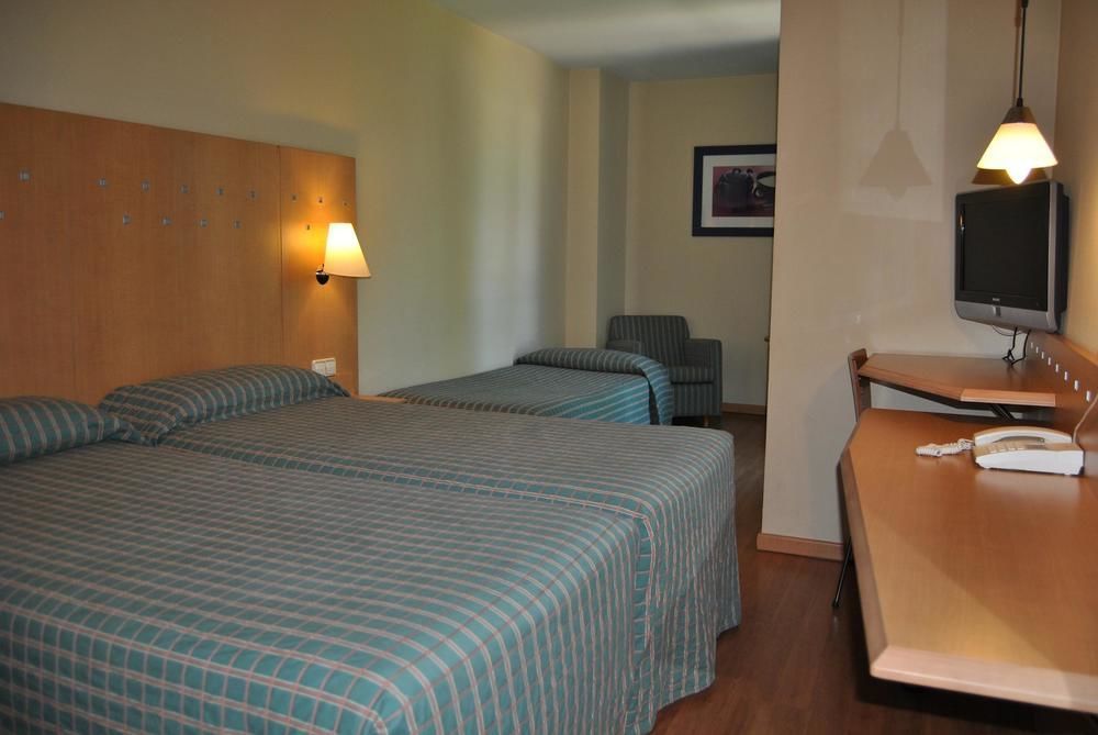 Hotel Monte Rozas ลัสโรซัส เด มาดริด ภายนอก รูปภาพ