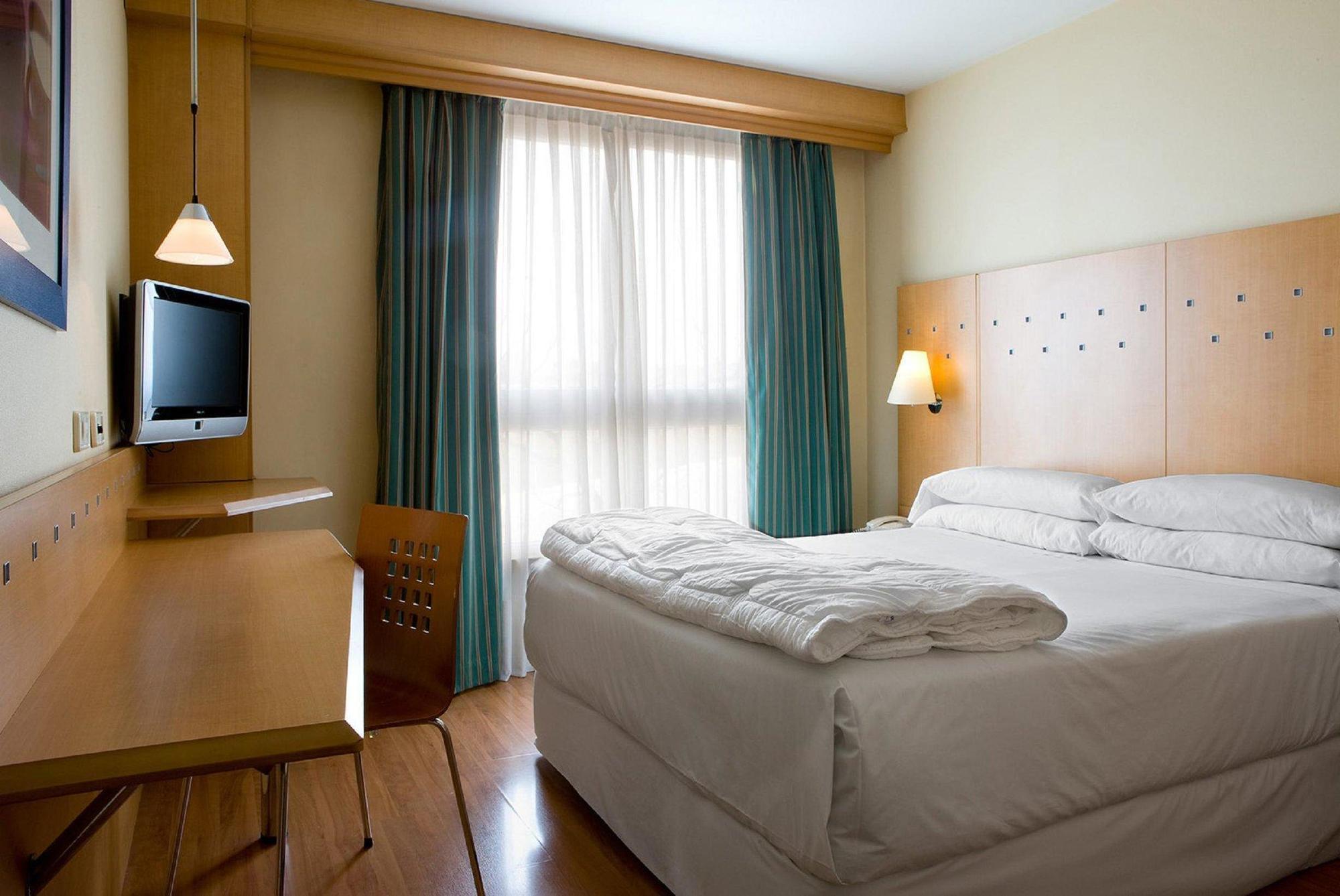 Hotel Monte Rozas ลัสโรซัส เด มาดริด ภายนอก รูปภาพ