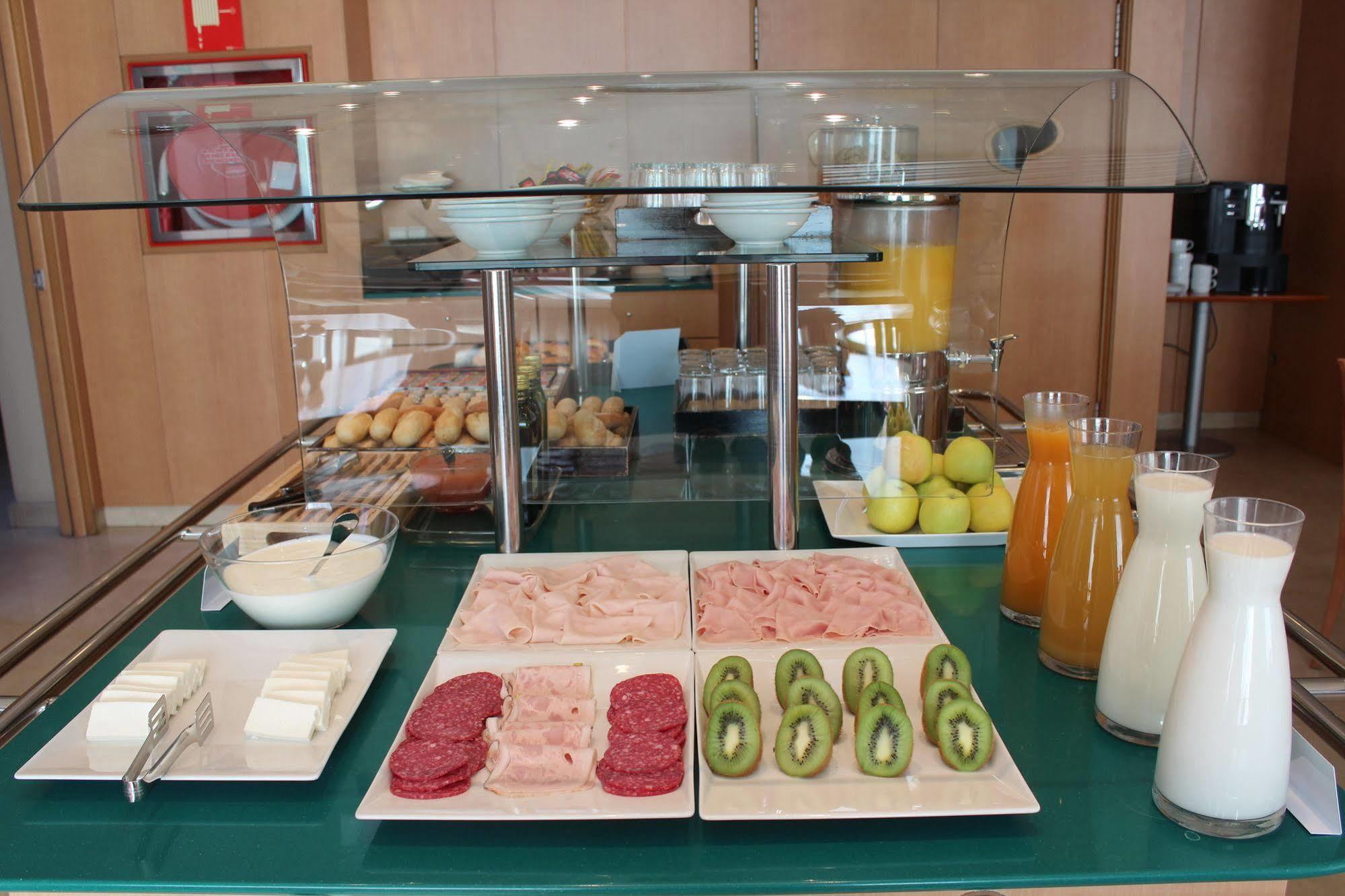 Hotel Monte Rozas ลัสโรซัส เด มาดริด ภายนอก รูปภาพ