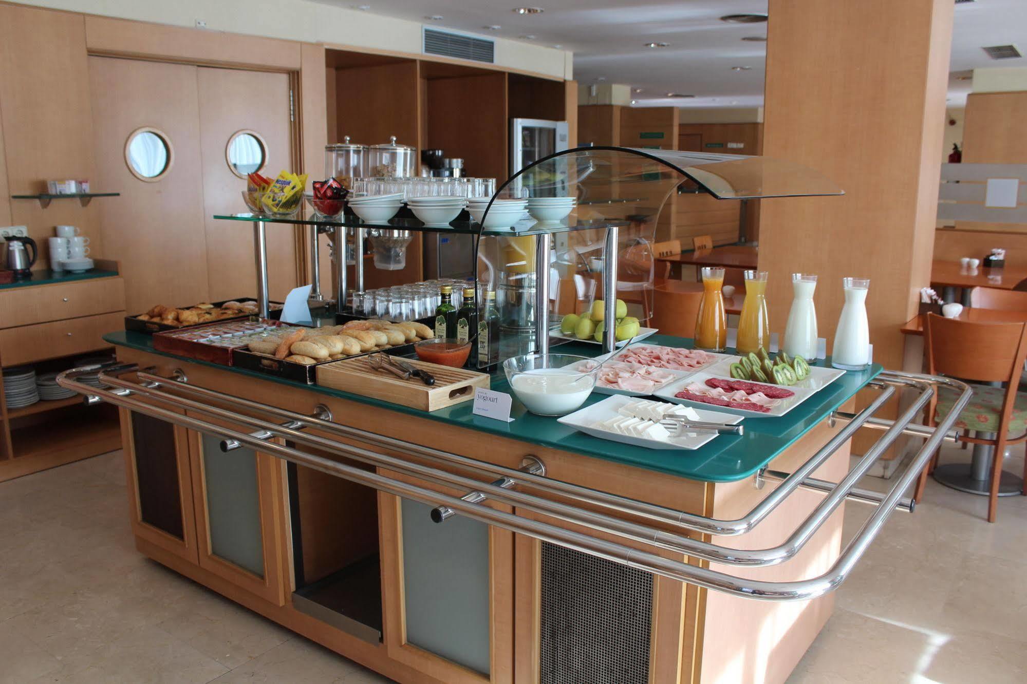 Hotel Monte Rozas ลัสโรซัส เด มาดริด ภายนอก รูปภาพ