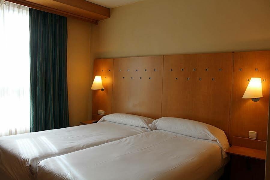 Hotel Monte Rozas ลัสโรซัส เด มาดริด ภายนอก รูปภาพ
